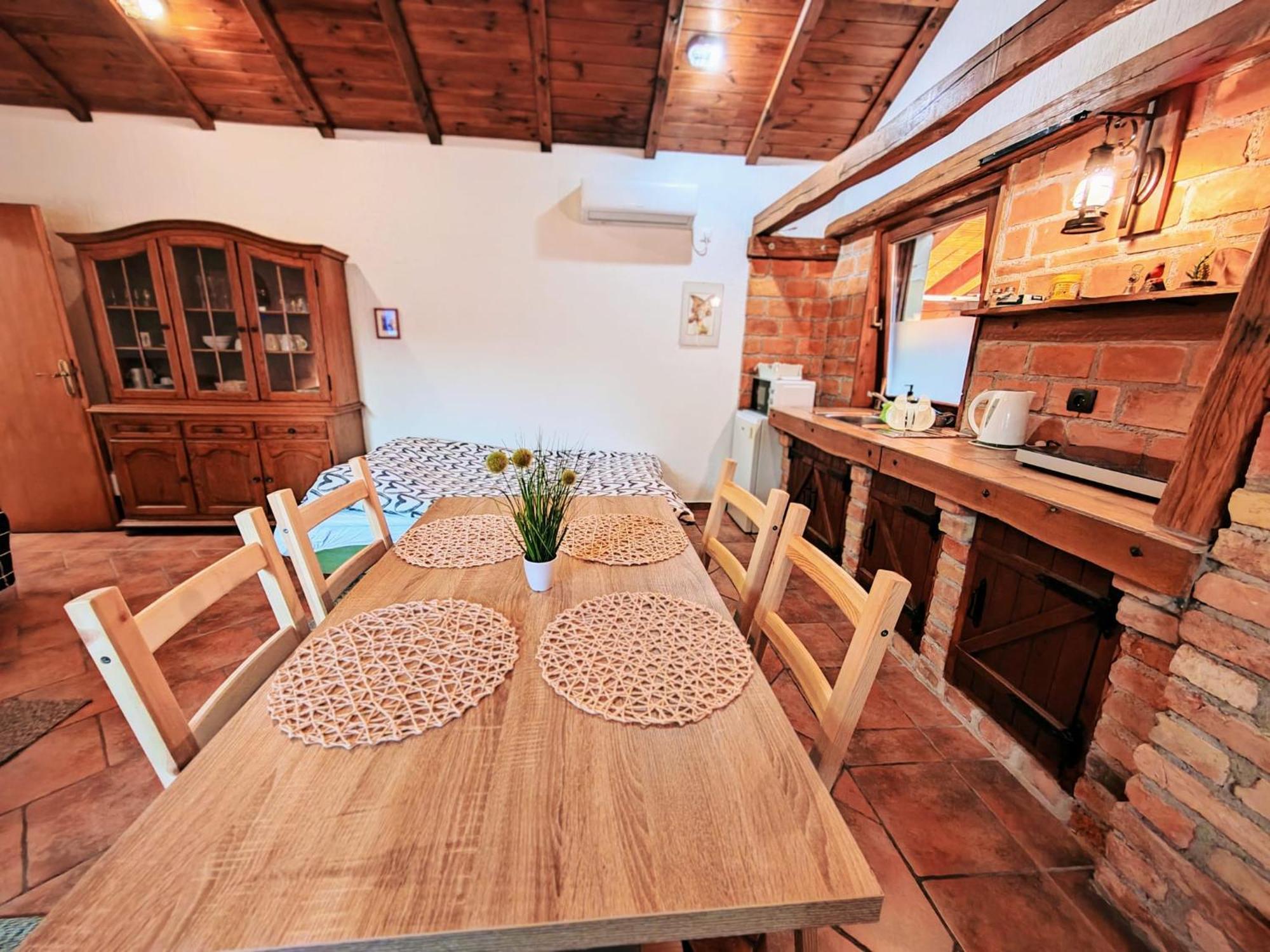 Studio Apartman Buteo Jastrebarsko Exterior photo